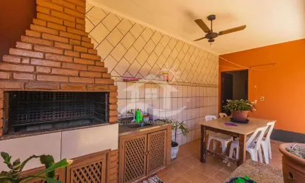 Casa Térrea à venda , 3 quarto(s),  sendo 1 suíte(s)  no bairro Ribamar, 700 metros da praia, Peruíbe-SP
