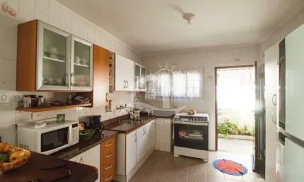 Casa Térrea com Edícula à venda , 3 quarto(s),  sendo 1 suíte(s)  no bairro São João Batista, 600 metros da praia, Peruíbe-SP