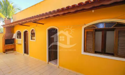 Casa Térrea à venda com piscina, 3 quarto(s),  sendo 1 suíte(s)  no bairro Star, 0 metros da praia, Peruíbe-SP