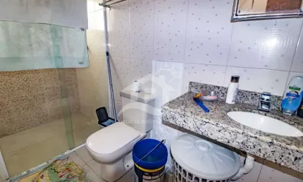 Casa Térrea com piscina à venda com piscina, 3 quarto(s),  sendo 1 suíte(s)  no bairro Flórida, 200 metros da praia, Peruíbe-SP