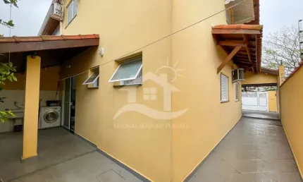 Casa Sobrado à venda , 3 quarto(s),  sendo 3 suíte(s)  no bairro Stella Maris, 1500 metros da praia, Peruíbe-SP
