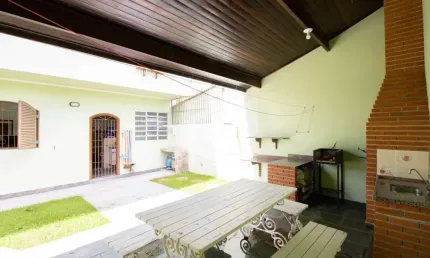 Casa Sobrado à venda , 4 quarto(s),  sendo 1 suíte(s)  no bairro São José, 400 metros da praia, Peruíbe-SP