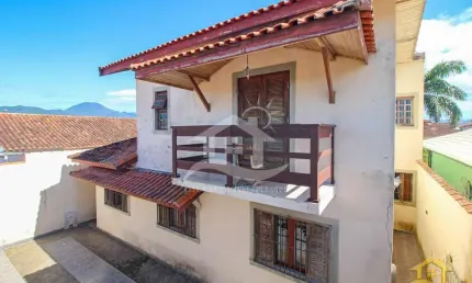 Casa Sobrado à venda , 4 quarto(s),  sendo 2 suíte(s)  no bairro Ribamar, 800 metros da praia, Peruíbe-SP
