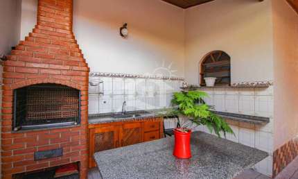 Casa Térrea à venda , 3 quarto(s),  sendo 1 suíte(s)  no bairro Três Marias, 800 metros da praia, Peruíbe-SP