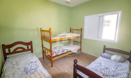 Casa Térrea à venda com piscina, 3 quarto(s),  sendo 1 suíte(s)  no bairro Oasis, 1200 metros da praia, Peruíbe-SP