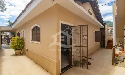 Casa Térrea à venda , 4 quarto(s),  sendo 0 suíte(s)  no bairro Veneza, 2000 metros da praia, Peruíbe-SP