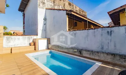 Casa Térrea à venda com piscina, 3 quarto(s),  sendo 3 suíte(s)  no bairro Belmira Novaes, 200 metros da praia, Peruíbe-SP