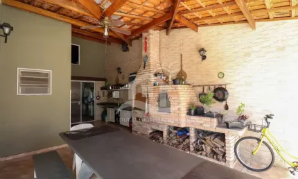 Casa Térrea à venda com piscina, 3 quarto(s),  sendo 1 suíte(s)  no bairro Maria Helena Novaes, 800 metros da praia, Peruíbe-SP