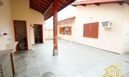 Casa Térrea com piscina à venda com piscina, 3 quarto(s),  sendo 1 suíte(s)  no bairro Jardim Imperador, 0 metros da praia, Peruíbe-SP