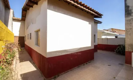 Casa Térrea com Edícula à venda , 3 quarto(s),  sendo 1 suíte(s)  no bairro São José, 600 metros da praia, Peruíbe-SP