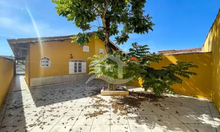 Casa térrea à venda , 2 quarto(s),  sendo 1 suíte(s)  no bairro stella maris, 800 metros da praia, peruíbe-sp