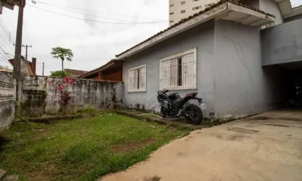 Casa Sobrado à venda , 3 quarto(s),  sendo 1 suíte(s)  no bairro Centro, 200 metros da praia, Peruíbe-SP