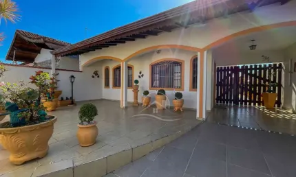 Casa térrea à venda , 3 quarto(s),  sendo 1 suíte(s)  no bairro stella maris, 500 metros da praia, peruíbe-sp