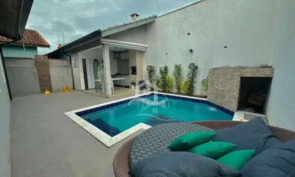 Casa Térrea com piscina à venda com piscina, 3 quarto(s),  sendo 1 suíte(s)  no bairro Três Marias, 250 metros da praia, Peruíbe-SP