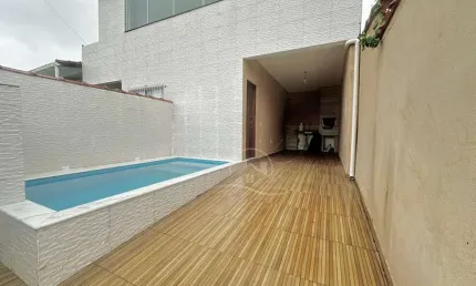 Casa Sobreposta / alto à venda , 2 quarto(s),  sendo 1 suíte(s)  no bairro Stella Maris, 900 metros da praia, Peruíbe-SP