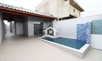 Casa Térrea à venda com piscina, 2 quarto(s),  sendo 1 suíte(s)  no bairro Flora Rica, 2 metros da praia, Peruíbe-SP