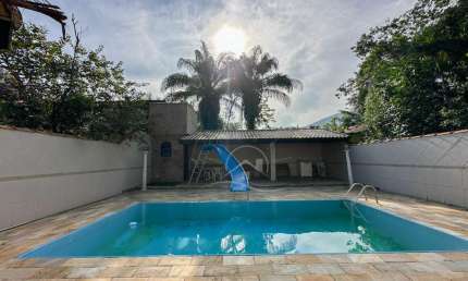 Casa Térrea com piscina à venda com piscina, 3 quarto(s),  sendo 1 suíte(s)  no bairro Garça Vermelha, 650 metros da praia, Peruíbe-SP