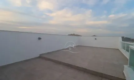 Casa sobrado à venda com piscina, 3 quarto(s),  sendo 2 suíte(s)  no bairro josedy, 100 metros da praia, peruíbe-sp