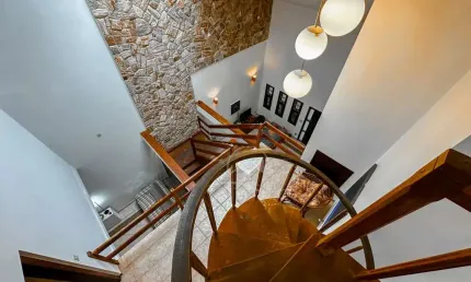 Casa Sobrado à venda , 4 quarto(s),  sendo 1 suíte(s)  no bairro Centro, 400 metros da praia, Peruíbe-SP