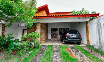 Casa Sobrado à venda , 4 quarto(s),  sendo 1 suíte(s)  no bairro Centro, 400 metros da praia, Peruíbe-SP