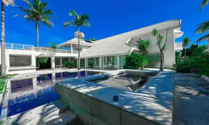 Casa Sobrado à venda com piscina, 4 quarto(s),  sendo 4 suíte(s)  no bairro Bougainville Residencial I, 0 metros da praia, Peruíbe-SP