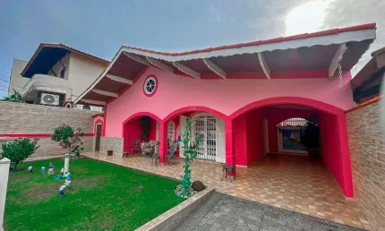 Casa Térrea à venda , 3 quarto(s),  sendo 1 suíte(s)  no bairro Oasis, 300 metros da praia, Peruíbe-SP