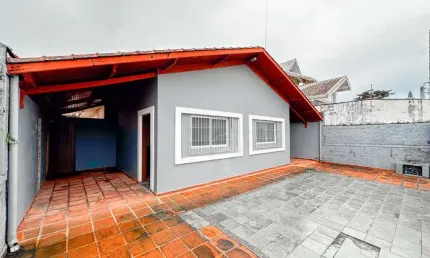 Casa térrea à venda , 3 quarto(s),  sendo 1 suíte(s)  no bairro stella maris, 100 metros da praia, peruíbe-sp
