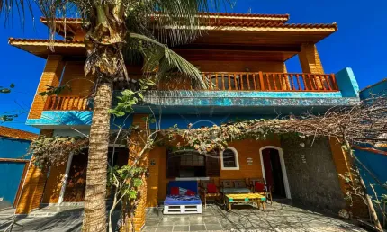 Casa Sobrado à venda , 4 quarto(s),  sendo 2 suíte(s)  no bairro Três Marias, 650 metros da praia, Peruíbe-SP