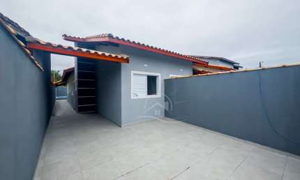 Casa Térrea com piscina à venda com piscina, 2 quarto(s),  sendo 1 suíte(s)  no bairro Josedy, 1000 metros da praia, Peruíbe-SP