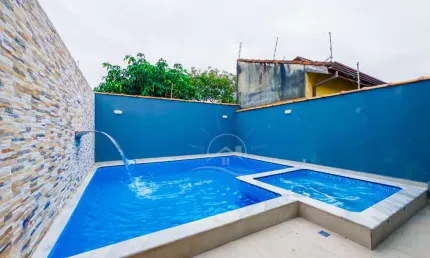 Casa Térrea com piscina à venda com piscina, 2 quarto(s),  sendo 1 suíte(s)  no bairro Josedy, 1000 metros da praia, Peruíbe-SP