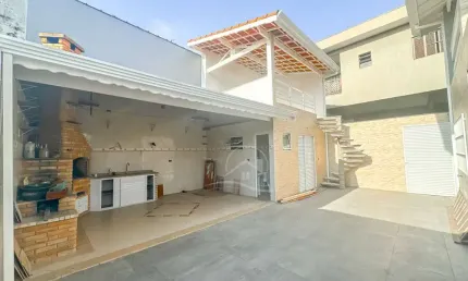 Casa Sobrado para alugar , 4 quarto(s),  sendo 1 suíte(s)  no bairro Jardim Peruíbe, 1000 metros da praia, Peruíbe-SP