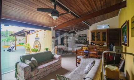 Casa Ampla à venda , 2 quarto(s),  sendo 2 suíte(s)  no bairro São João Batista, 0 metros da praia, Peruíbe-SP