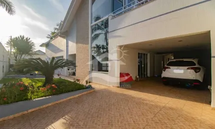 Casa sobrado à venda com piscina, 6 quarto(s),  sendo 3 suíte(s)  no bairro jardim imperador, 20 metros da praia, peruíbe-sp