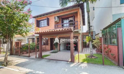 Casa à Venda por R$750.000,00 - Centro - Gravataí, RS