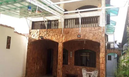 Sobrado com 4 dormitórios à venda, 216 m² por r$ 750.000,00 - caiçara - praia grande/sp