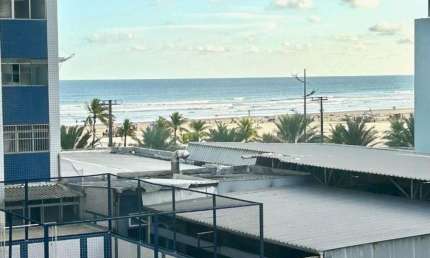 Apresentamos uma aconchegante kitnet localizada no coração do Boqueirão, em Praia Grande, a apenas 50 metros da praia e na esquina com a Avenida Presidente Costa e Silva. Á venda na Imobiliaria Consul