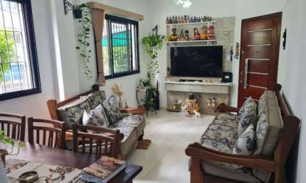 Excelente apartamento no coração do bairro Ocian a 3 quadras da praia e com piscina! Com 2 dormitórios, sendo 1 suíte,coxinha e quartos com armários planejados e piso em porcelanato.