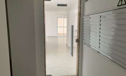 EXCELENTE APARTAMENTO PARA LOCAÇAÕ NA MIRIM COM 2 DORMITÓRIOS E 1 SUÍTE!!!