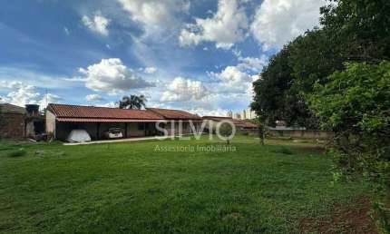 Casa/Lote na Quadra 4 do Park Way em condomínio fechado e privativo.