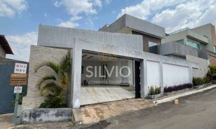 Casa com 4 quartos disponível para financiar em Arniqueira