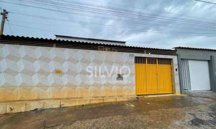 Vende-se casa na quadra 107 com 03 Quartos 01 suíte todos com Armários Planejados