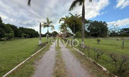 Chacara a venda no Lago Oeste com duas casas e area de lazer completa