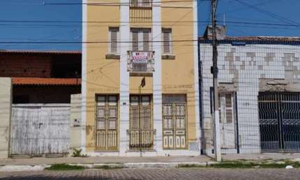 Prédio Comercial em Centro, Aracati/CE com mais de mil metros de area nas duas av principais fundos correspondentes