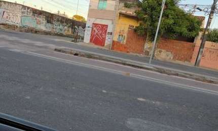 Casa Padrão ideal para comércio em frente ao centro fastio com 100 metros  bairro jacarecanga em Fortaleza-CE