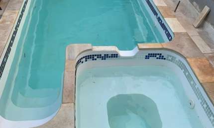 Linda Casa Umuarama 3/4 sendo 1 Suíte Varanda Gourmet e Piscina