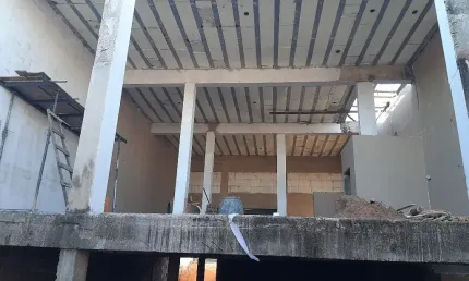 Barracão comercial inacabado, com 308 m2, a 80 m da av. joão naves de ávila
