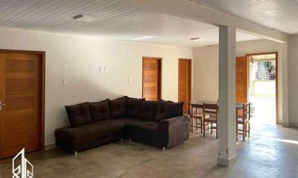 Casa térrea com 2 pontos comerciais e edícula bairro Caladinho.