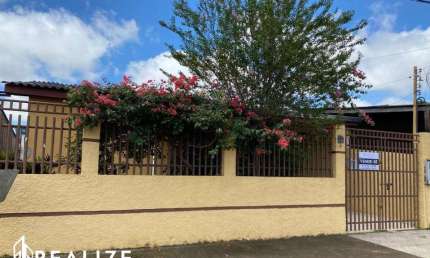 Casa no bairro Aponiã a venda, 200m² contendo 3 quartos sendo 2 suítes.