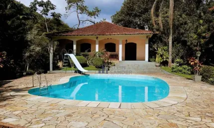 Casa com 3 dormitórios à venda, 300 m² por R$ 1.800.000,00 - Chácara Paraíso - Nova Friburgo/RJ