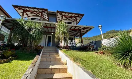 Casa com 3 dormitórios à venda, área de lazer completa, 362m² por R$ 1.550.000 - Sítio São Luís - Nova Friburgo/RJ